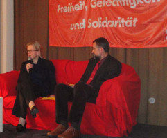 Hannes Schönfelder moderiert die Fragen an Natascha Kohnen