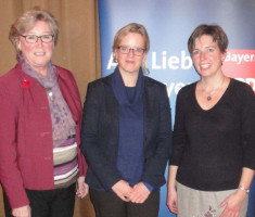 OV-Vorsitzende Inge Jabs, Natascha Kohnen und UB-Vorsitzende Martina Baumann