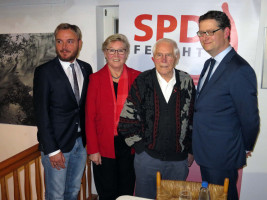 Landtagskandidat Marcel Schneider, Inge Jabs, Kurt Dilfer und Thosten Schäfer-Gümbel