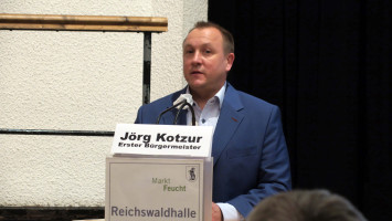 !. Bürgermeister Jörg Kotzur leitet die Veranstaltung