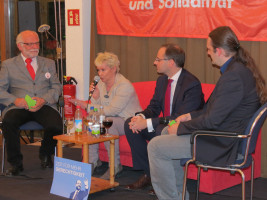 Ernst Klier, Gabriela Heinrich, Alexander Horlamus und Gerald Schickedanz auf dem Roten Sofa