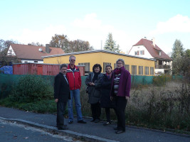 Vor dem geplanten Bauplatz