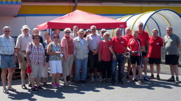 Am Info-Stand in Leinburg