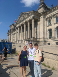 Feuchter Besucher vor dem Reichstag