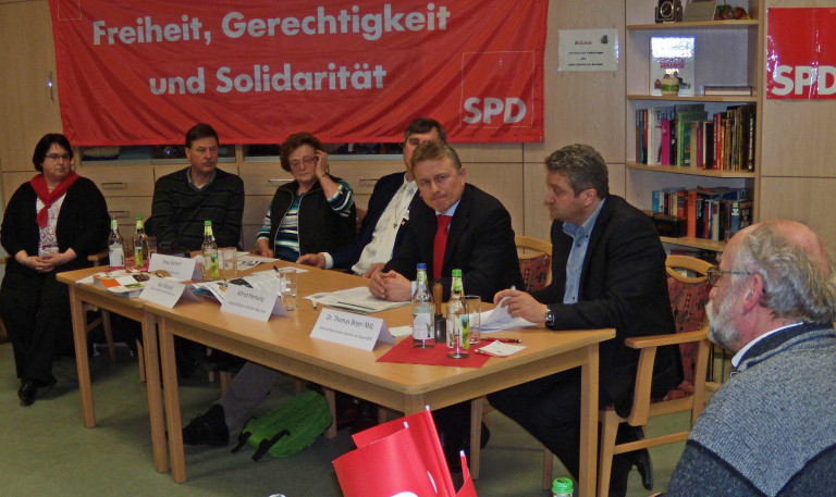 Arm trotz Arbeit - Podium