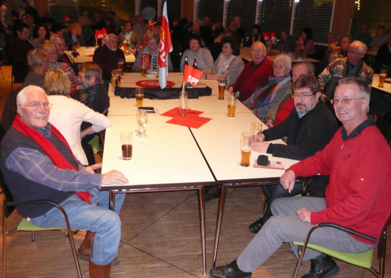 Feuchter Tisch beim Politischen Aschermittwoch